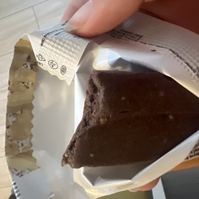 Fellas Protein Barı İçinde Sert Cisim Dişimi Kırmak Üzere