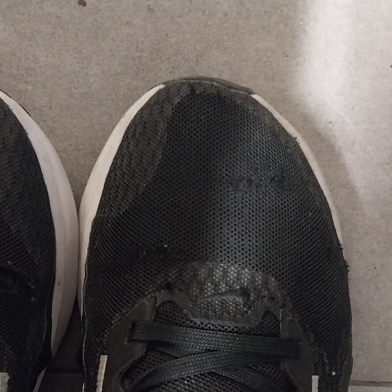 Nike Ayakkabının Üst File 4 Ayda Sökülür, Mağaza Kullanıcı Hatası Deyerek Değişim Reddi