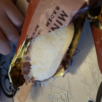 B*** K********** Magnum Dondurmasında Çikolata Parçalanması Ve Sulu Yapı Şikâyeti