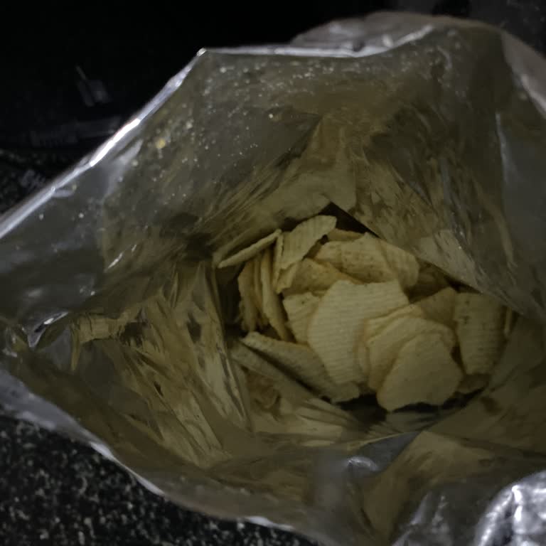 Lays Cipsinde Bozulmuş Et Kokusuna Benzer Koku Tazelik Ve Güvenlik Endişesi