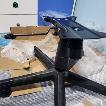 Bozuk Amortisör Ve Yamuk Dikişli Oyun Koltuğu İçin Hemen Değişim Talebi