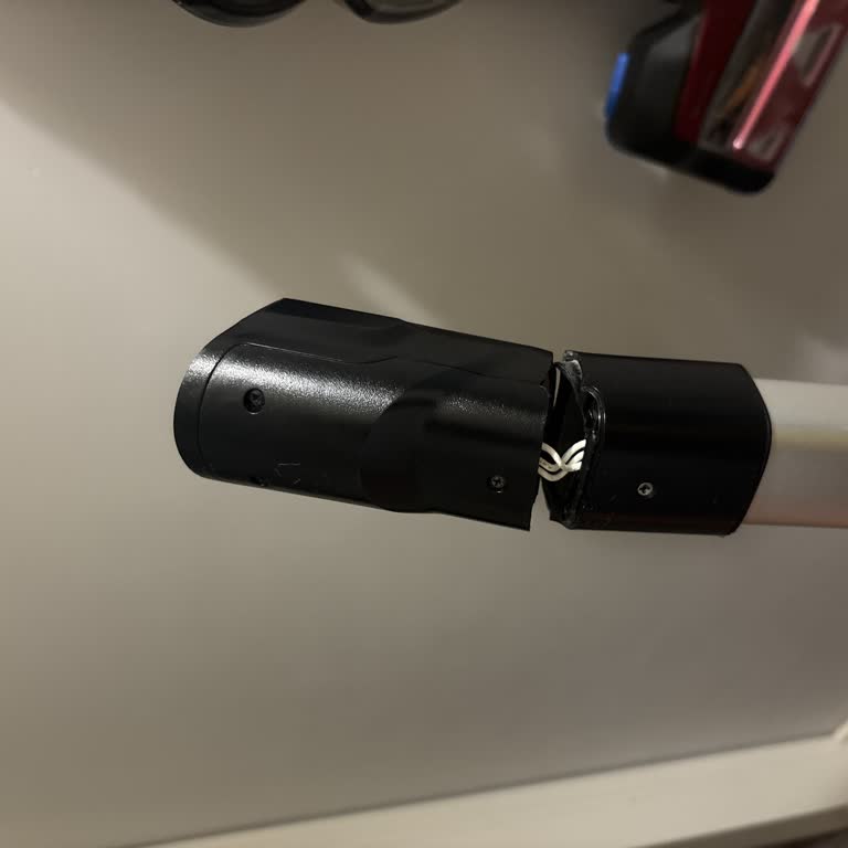 Philips SpeedPro Max Süpürgenin Plastik Parçası Kırıldı Garanti Reddi