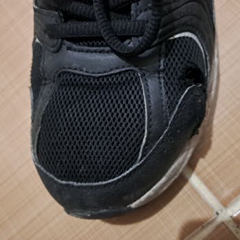 Kısa Sürede Yırtılan Sneaker Ayakkabıda Red Kararı Yeniden Gözden Geçirilsin