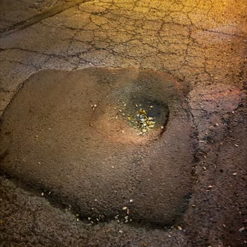 Gaziler Mahallesi 1779. Sokakta Çökük Yol Acil Onarım Gerekiyor
