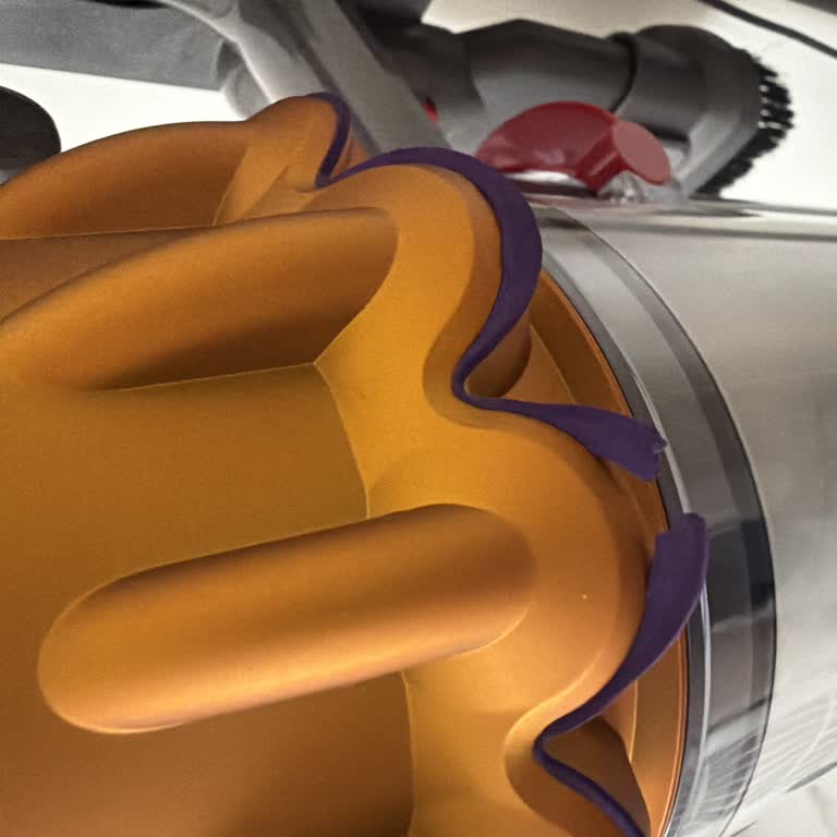 Dyson V15 Süpürgenin Kenar Silikonları 10 Gün İçinde Çıktı