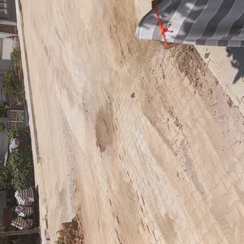 Didim'de Kazı Sonrası Sokakta Çukurlar ve Yoğun Toz Araç, Yayalar Ve Sağlık İçin Tehlike Oluşturuyor