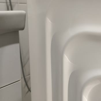 Beko Çamaşır Makinesinde Kapak Kilidi Bozuk Ve Sol Yanı Ezik, Servis Değişim Yapmıyor