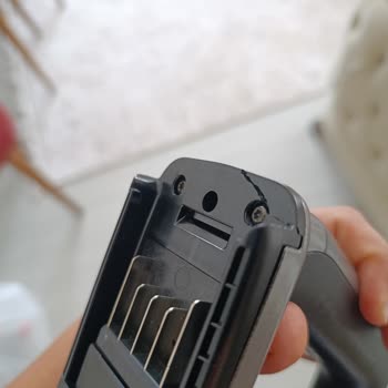 Düşük Çekim Gücü Ve Kısa Şarj Süresiyle Philips 8000 Süpürge Ayıplı