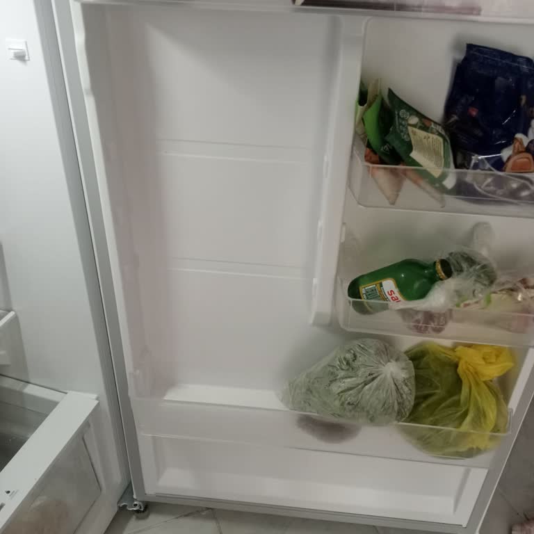 Eksik Raflar Ve Arızalı Dondurucu İçin Acil Çözüm Talebi