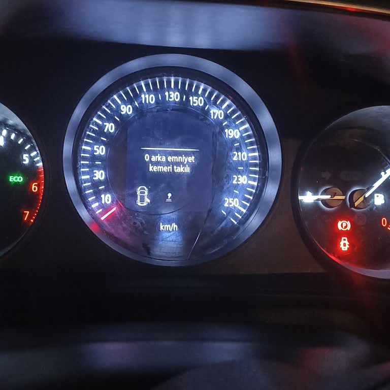 Renault Megane Joy’da Kendiliğinden Kırılan Parçalar Ve Garanti Talebi