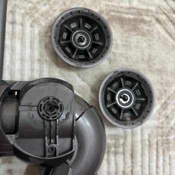 Dyson V15 Anti Tangle Başlığındaki Parça Sorunu Ve Garanti Talebi