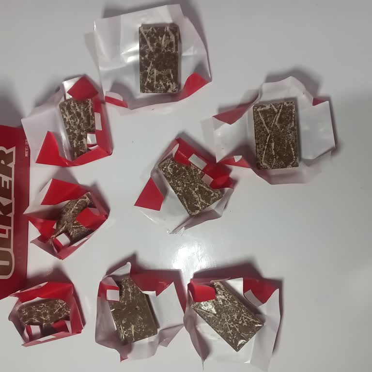 Ülker Sütlü Çikolata Kutusundaki Şüpheli Beyaz Kaplama Ve Tarih Sorunu