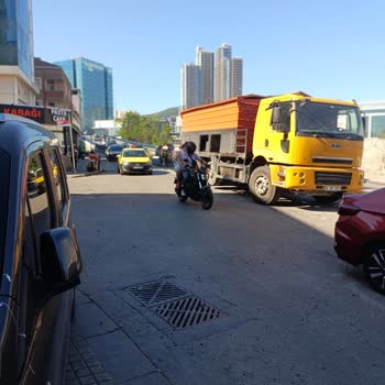 Pendik’te Gün Ortası Yol Çalışması Nedeniyle Şiddetli Toz Ve Koku Şikayeti