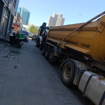 Pendik’te Gün Ortası Yol Çalışması Nedeniyle Şiddetli Toz Ve Koku Şikayeti