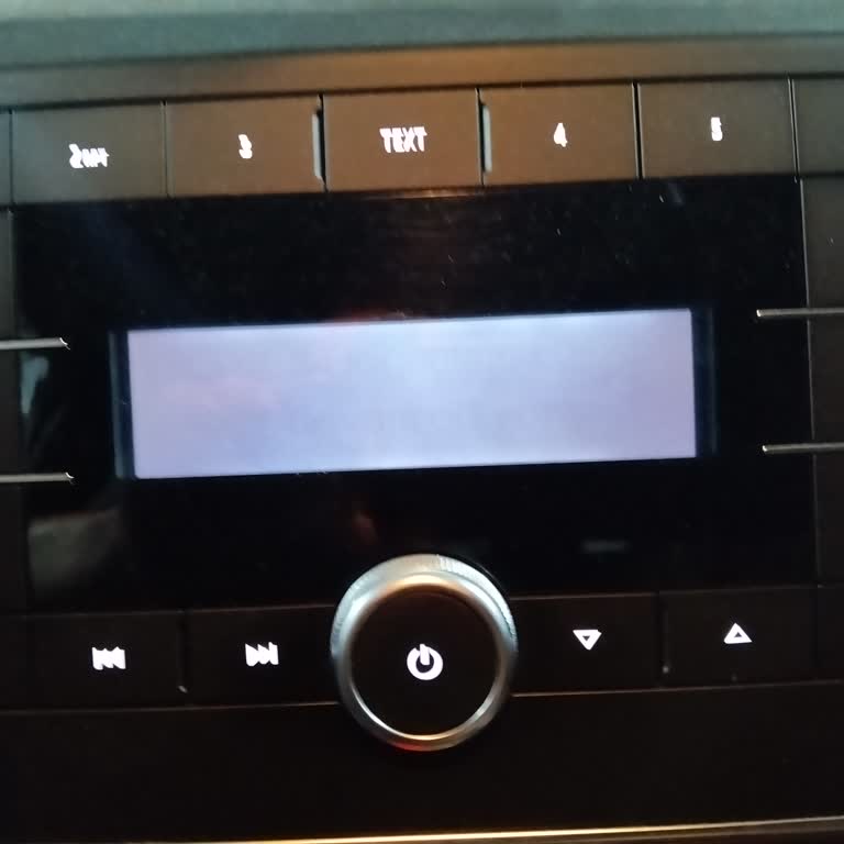 Garanti Biten Renault Clio Multimedya Ve Teyp Arızası İçin 7.500 TL Tespit Ücreti Talebi