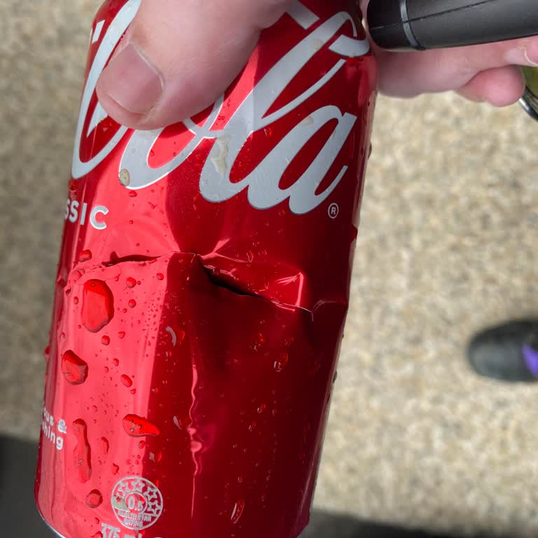 Patlayan Kola Ve Çalışan Tavrı