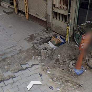 Çarşamba Belediyesi Kaldırım Ve Yol Sorununu Çözmedi, Yayalar Tehlikede