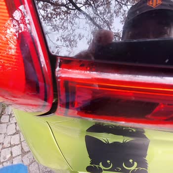Araç Yıkandıktan Sonra Bagaj Işığındaki Buğulanma Garantiden Kapsam Dışında