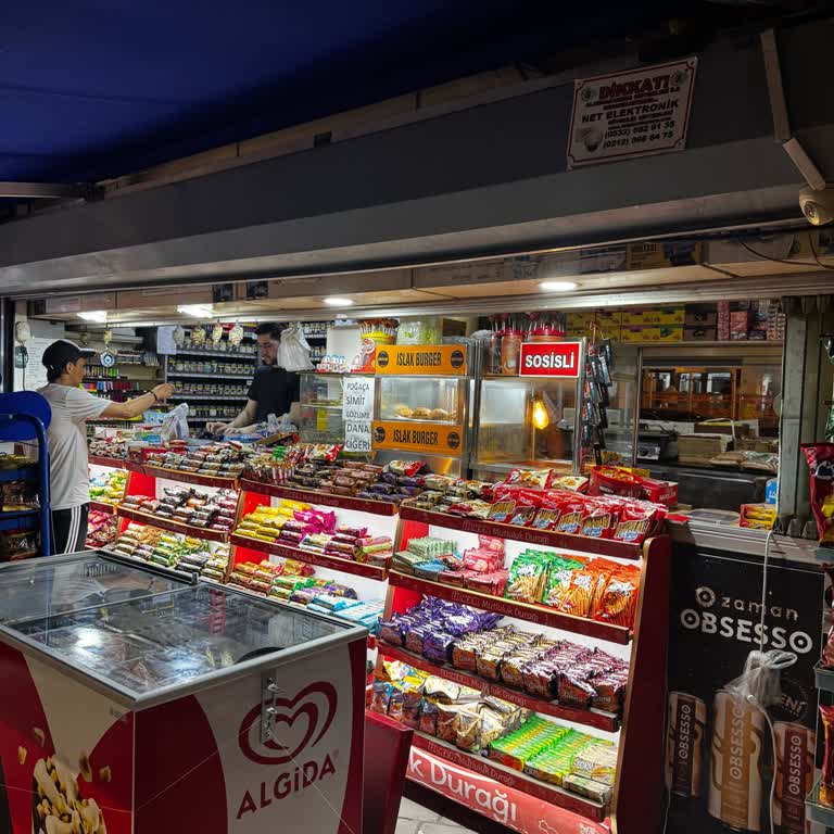 Zeytinburnu Metrosu Altındaki Büfede Bozuk Hamburger Ve İlgisiz Tutum