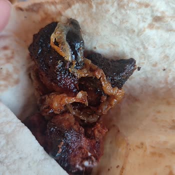Kötü Tavır Ve Çiğ Yanık Kanatlarla Restoran Deneyimi