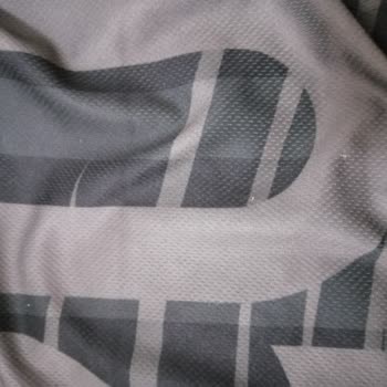Beyaz Nokta Tiftiklenme Ve Logo Sökülmesi Nedeniyle Hayal Kırıklığı Tişört Değişim Talebi