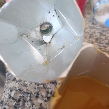 Tamek Şeftali Suyunda Küflü Siyah Cisimler Ve Çocuk Sağlığı Riski