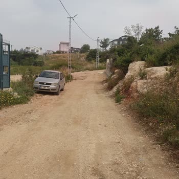 Sarıçam Çınarlı Mahallesi 1726 Sokakta Yol Açılmadığı İçin Sürekli Çamur Ve Çukur Sorunu