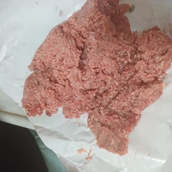 Migros Buca Şirinyer Kasabında Yağlı Kıyma Ve Umursamaz Çalışan Davranışı