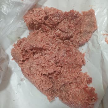 Migros Buca Şirinyer Kasabında Yağlı Kıyma Ve Umursamaz Çalışan Davranışı