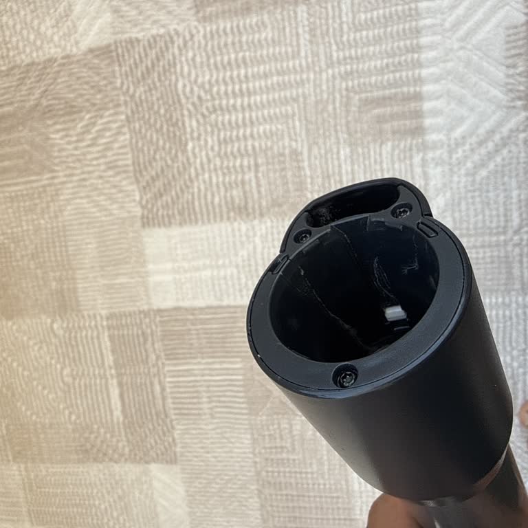 Philips 8000 Serisi Powercyclone Süpürge Ara Borusundaki Çatlak İçin Garanti Talebi