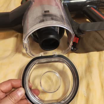 Dyson V8 Cyclone Alt Kapağının Çıkması Ve Ücretsiz Servis Talebi
