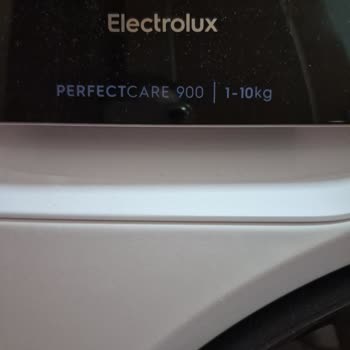 Su Kaçıran Electrolux PerfectCare 900 Makine İçin Servis Yanıtı Bekliyor