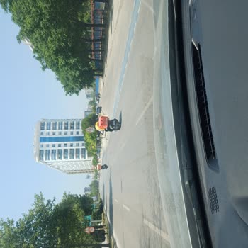 İzmir Bayraklı'da Migros Kuryesi Şişe Atarak Tehdit Etti