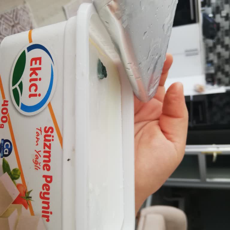 Eren Market'ten Satın Alınan Süzme Peynirde Bozulma Ve Sağlık Endişesi