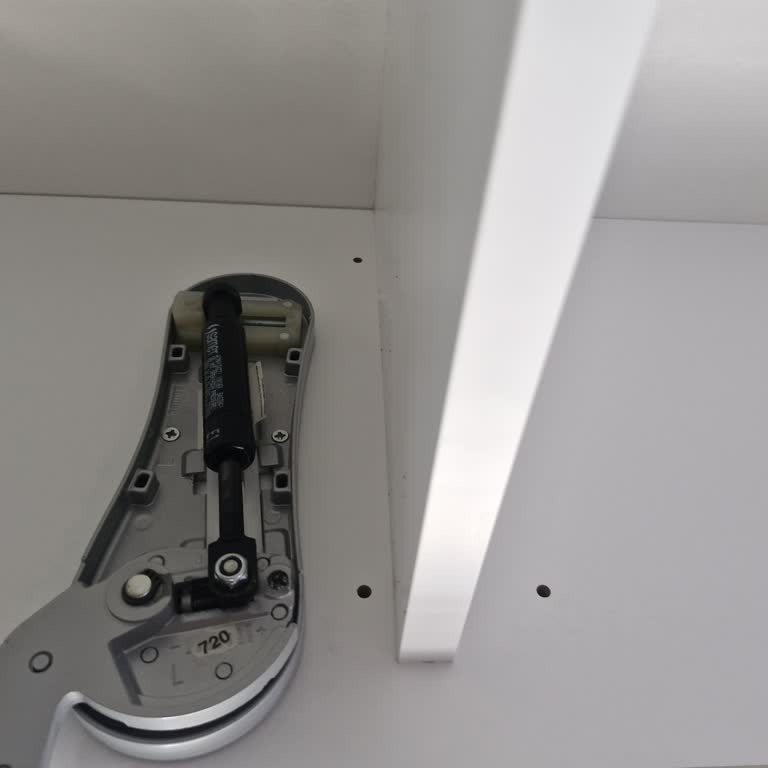 Tuzla'da Samet Lift Dolaplarında Sürekli Yağ Kaçırma Ve Kapak Sorunları