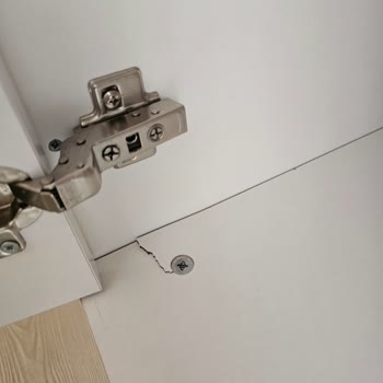Lacivert Mobilya'dan Garantili Çocuk Dolabındaki Çatlaklar İçin Yardım Alınamaması