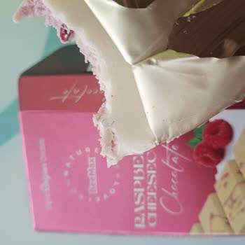 Beemax Raspberry Cheesecake Aromalı Çikolatadan Kıl Çıktı