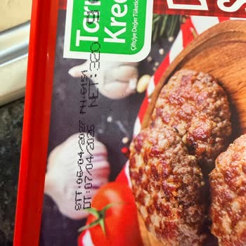 Etikete Uymayan Düşük Kaliteli Dana Sarımsaklı Köfte