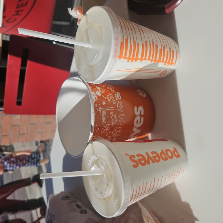 İstanbul Tuzla'da Popeyes Şubesinde Uzun Bekleme Soğuk Ürün Ve Yanıltıcı Kova Boyutu Şikayeti