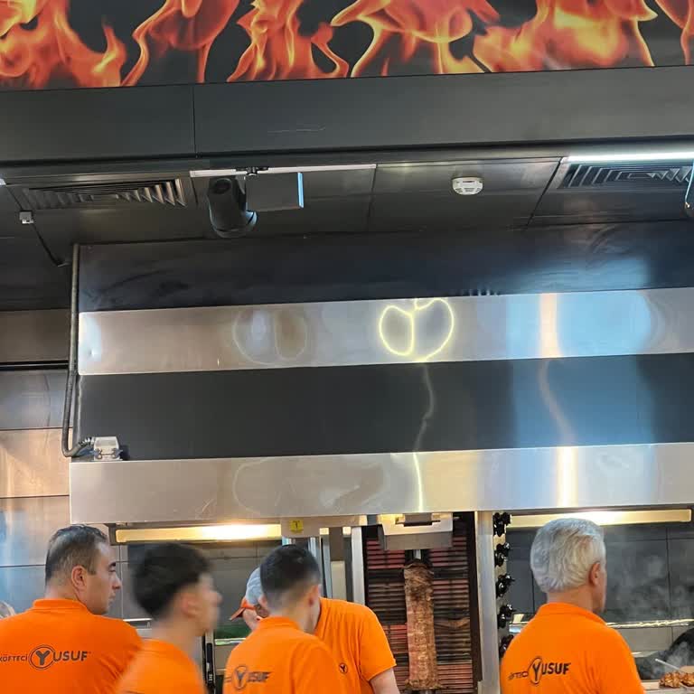 Döner Satılmıyor, Personel İlgisiz Ve Anlayışsız