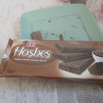 Eti Hoşbeş Kakaolu Gofretin Yarıda Islak Görünümlü Ve Acı Tat