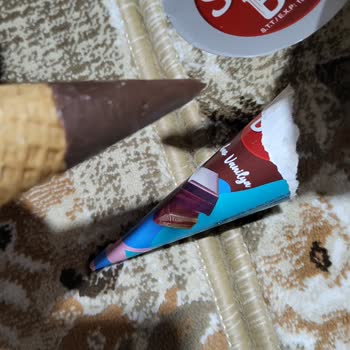 Sen Ben Külah Panda Dondurmasında Üretim Hatası: Çikolata Katmanı Dışa Kaymış