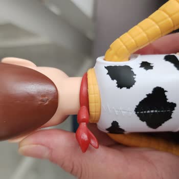 Mattel Woody Figüründe Burun Kırığı Ve Keskin Plastik Yüzeyi Güvenlik Riski