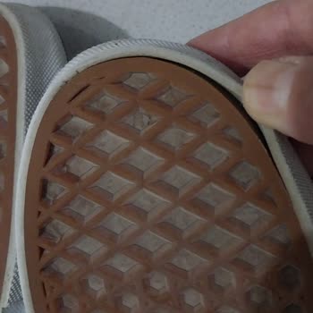 Vans Kadın Ayakkabısının Kısa Sürede Su Alması Ve Üretim Hatası İddiası