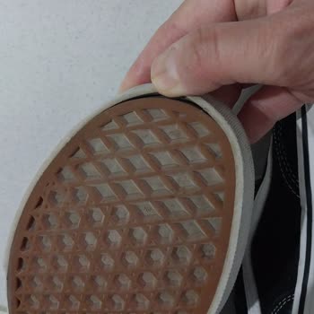 Vans Kadın Ayakkabısının Kısa Sürede Su Alması Ve Üretim Hatası İddiası
