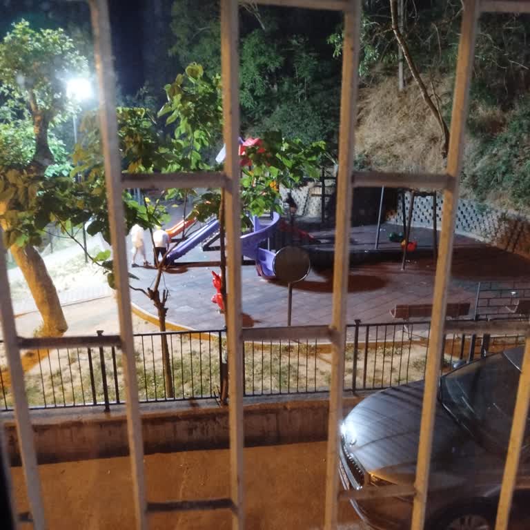Dikmen Sokak Parkı’nın Gece Gürültüsü Ve Işık Kirliliği Engellenmeli