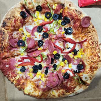 Pizza Pizza Çeşme Marina Şubesinde Kavurmalı Pizzada Kavurma Azlığı Şikayeti