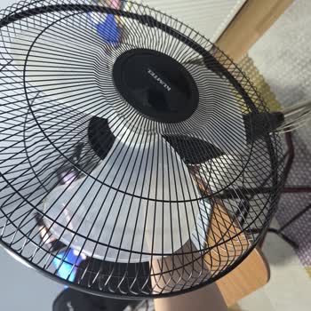 Kumtel Vantilatör Kafası Sallanıyor Ve Ayakları Kırık, Kullanılamaz