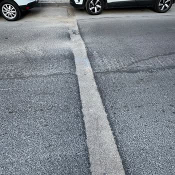 Bakırköy Zuhuratbaba Mahallesi Çukurları 8 Aylık Onarım İhmaliyle Araç Ve Yayalar İçin Tehlike