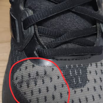 Adidas Koşu Ayakkabısındaki File Sorunu Reddedildi, Ürün Değişimi İstiyorum